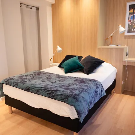 Vue Piscine Privee Et Parking Prive Apartman *
